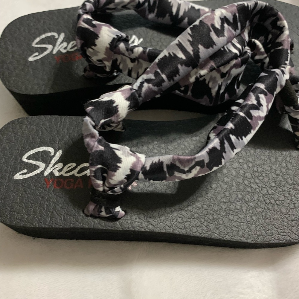 Sketchers sandals size 7